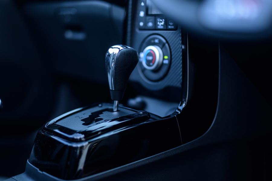 Детали интерьера Daihatsu Copen GR Sport 2019 года  (фото 25 из 40)